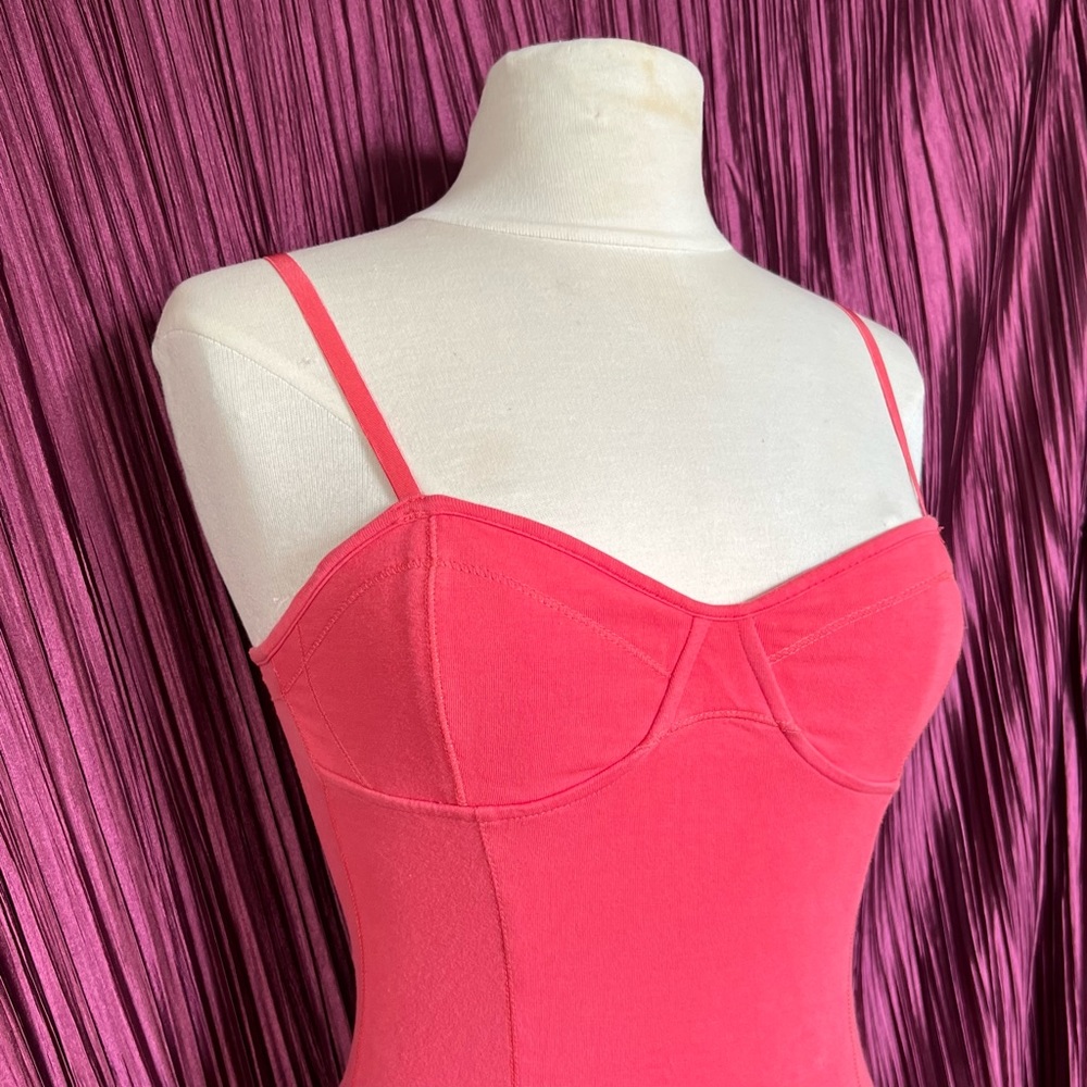 Coral stretch tank
